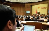 Đại biểu Quốc hội tra cứu tài liệu qua máy tính bảng